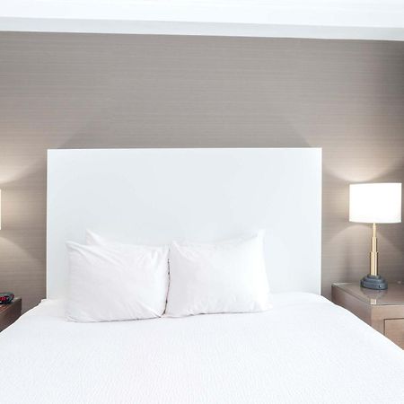 Sandman Hotel Abbotsford Airport Екстериор снимка