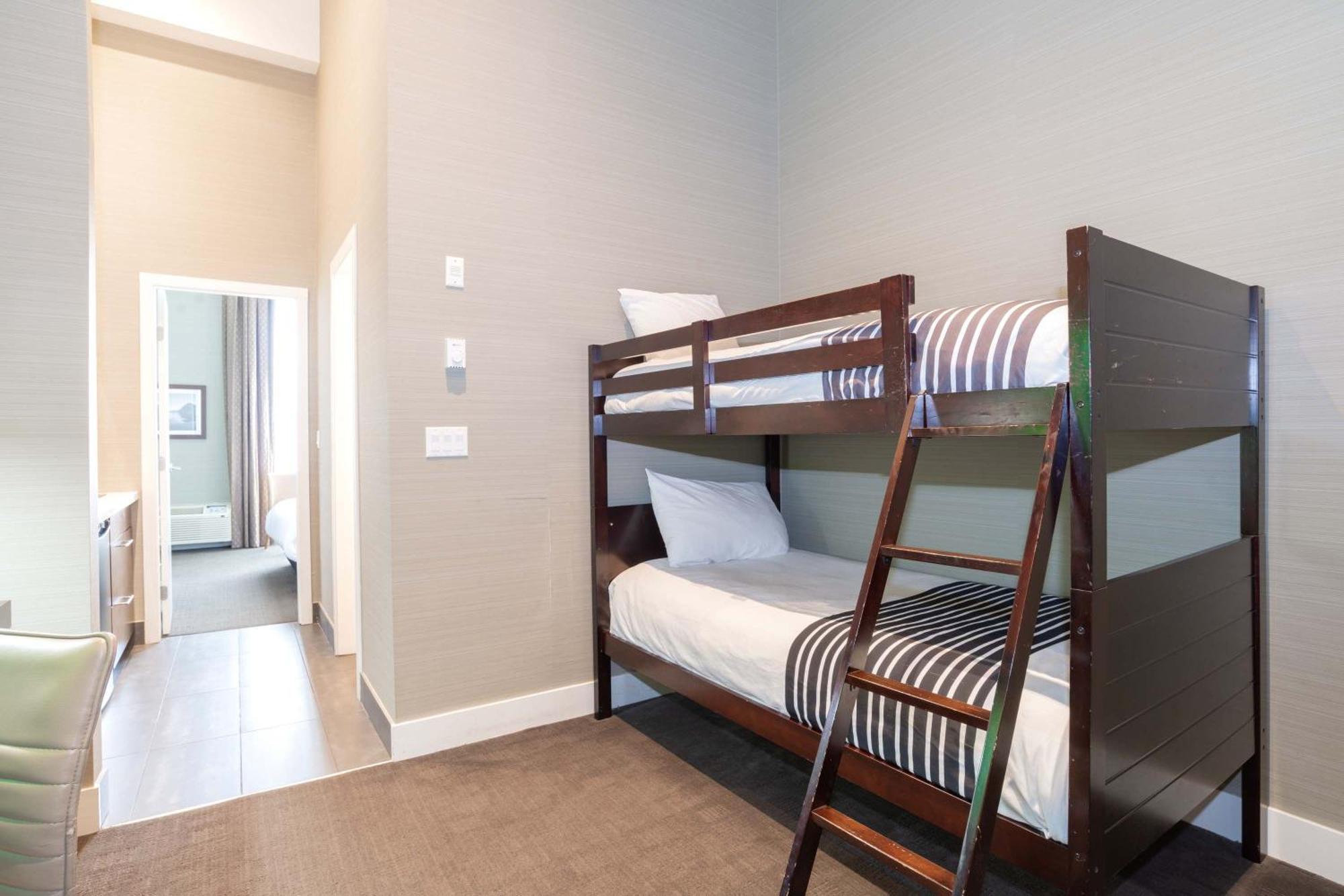 Sandman Hotel Abbotsford Airport Екстериор снимка