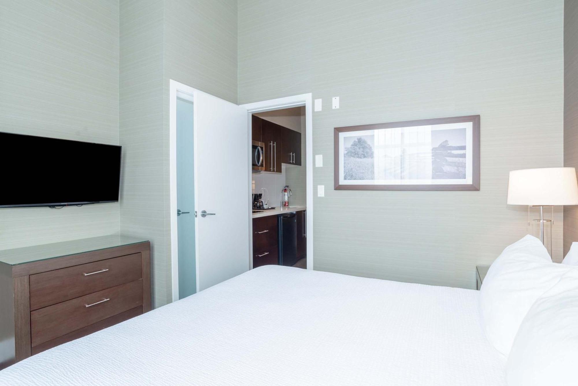 Sandman Hotel Abbotsford Airport Екстериор снимка