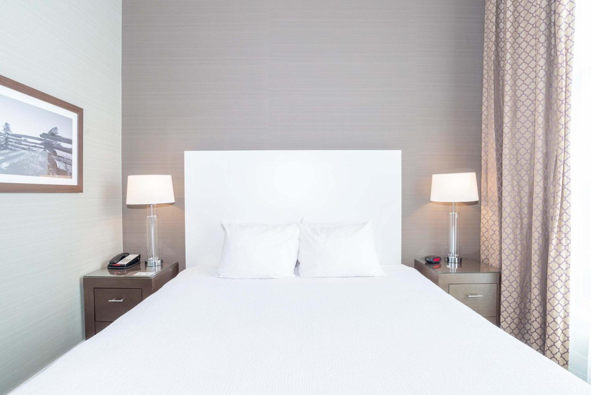 Sandman Hotel Abbotsford Airport Екстериор снимка