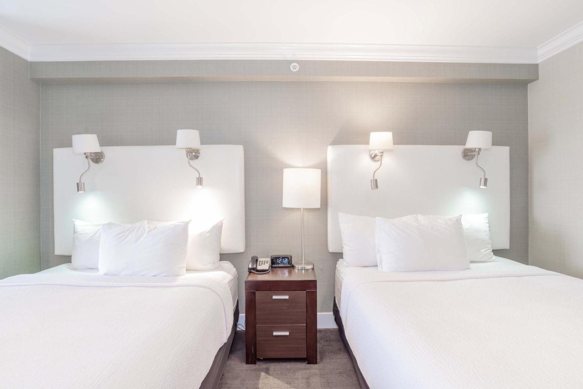 Sandman Hotel Abbotsford Airport Екстериор снимка
