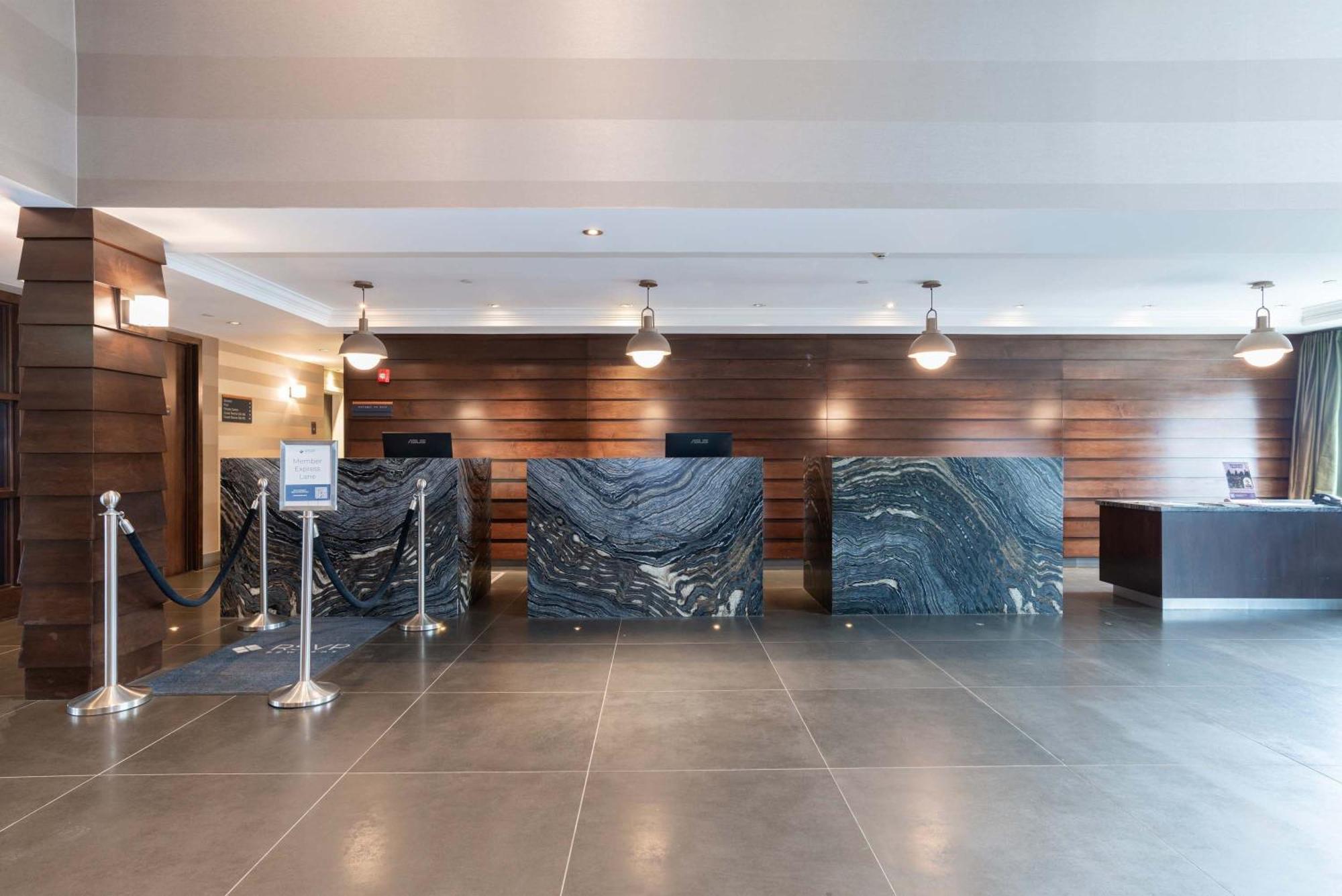 Sandman Hotel Abbotsford Airport Екстериор снимка